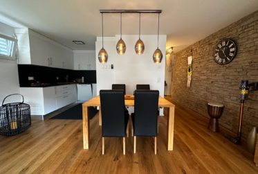 Splendide 4 pièces au rez jardin avec une terrasse et très grande pelouse privative