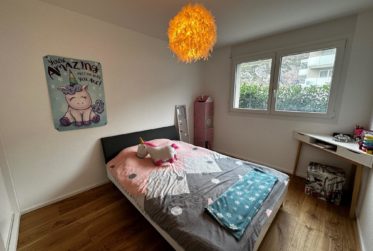 Splendide 4 pièces au rez jardin avec une terrasse et très grande pelouse privative