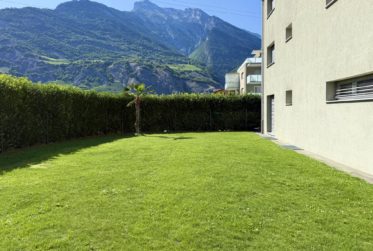 Splendide 4 pièces au rez jardin avec une terrasse et très grande pelouse privative