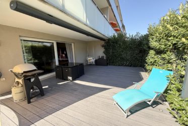 Splendide 4 pièces au rez jardin avec une terrasse et très grande pelouse privative
